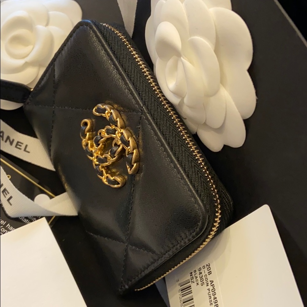 Authentic Chanel Quilted Zip Around Coin Purse - Picture 4 of 11